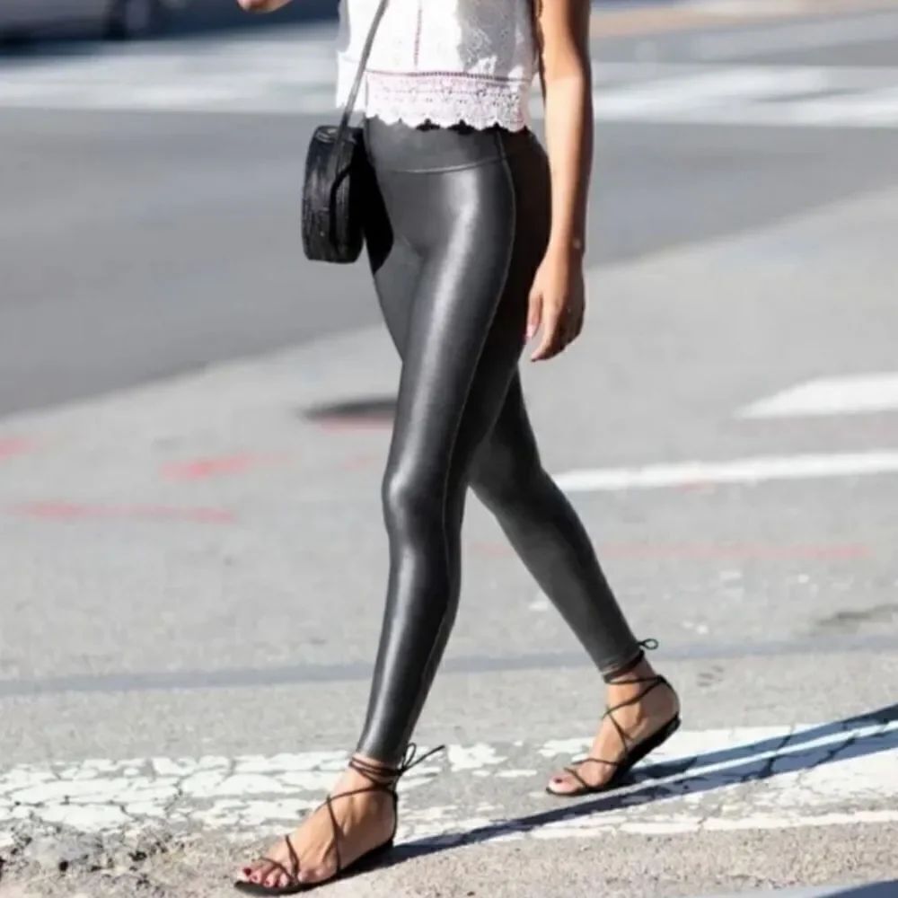 Spanx Faux Leather Leggings size M